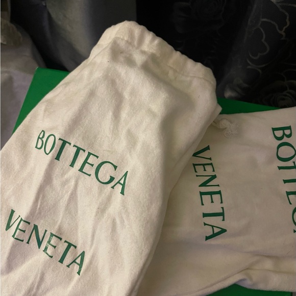 Gently worn size 38 original box and dust bags included - Picture 6 of 6